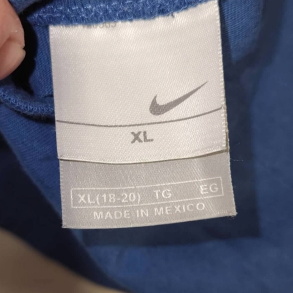 Vintage Boy's Extra Large or Men's Small NIKE Sleeveless Tee - Picture 3 of 3